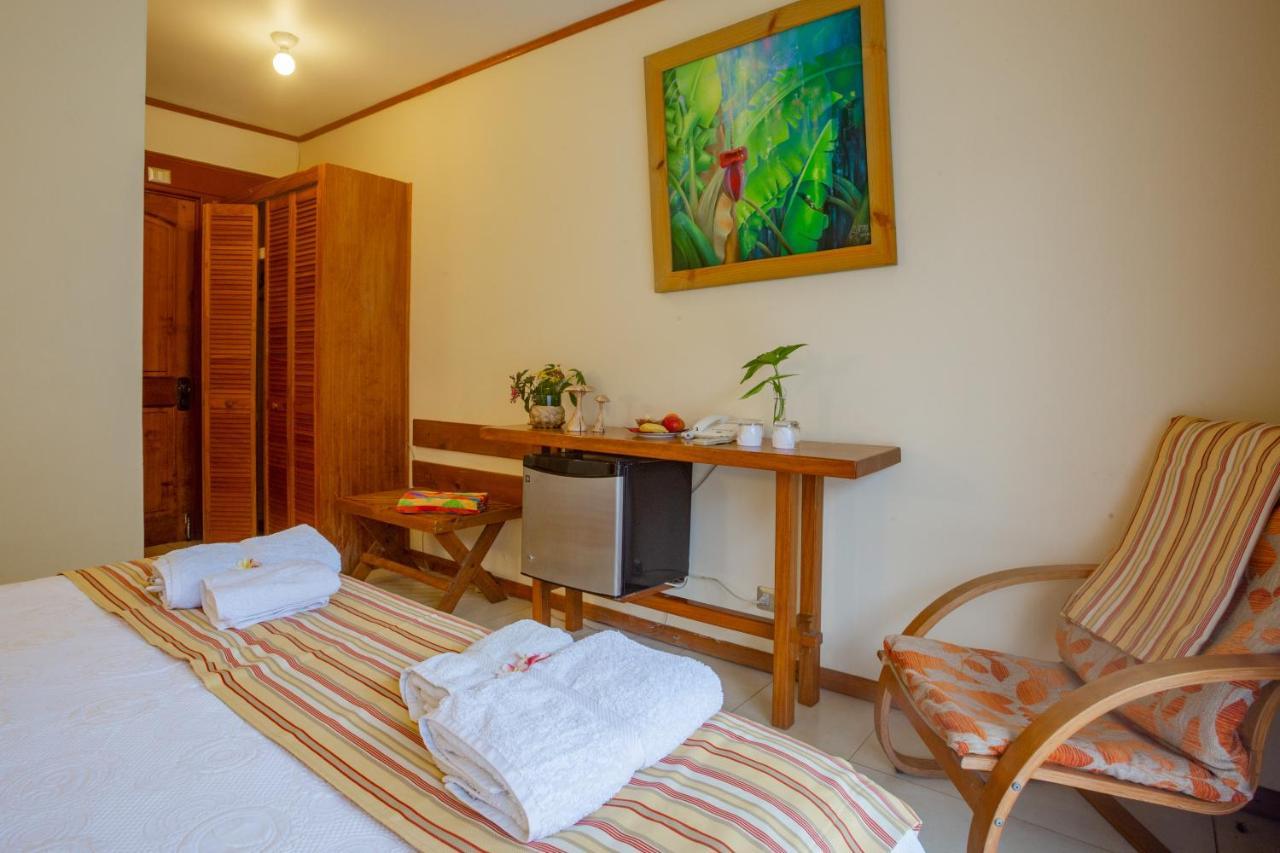 Hostal Uruhao Hanga Roa Kültér fotó