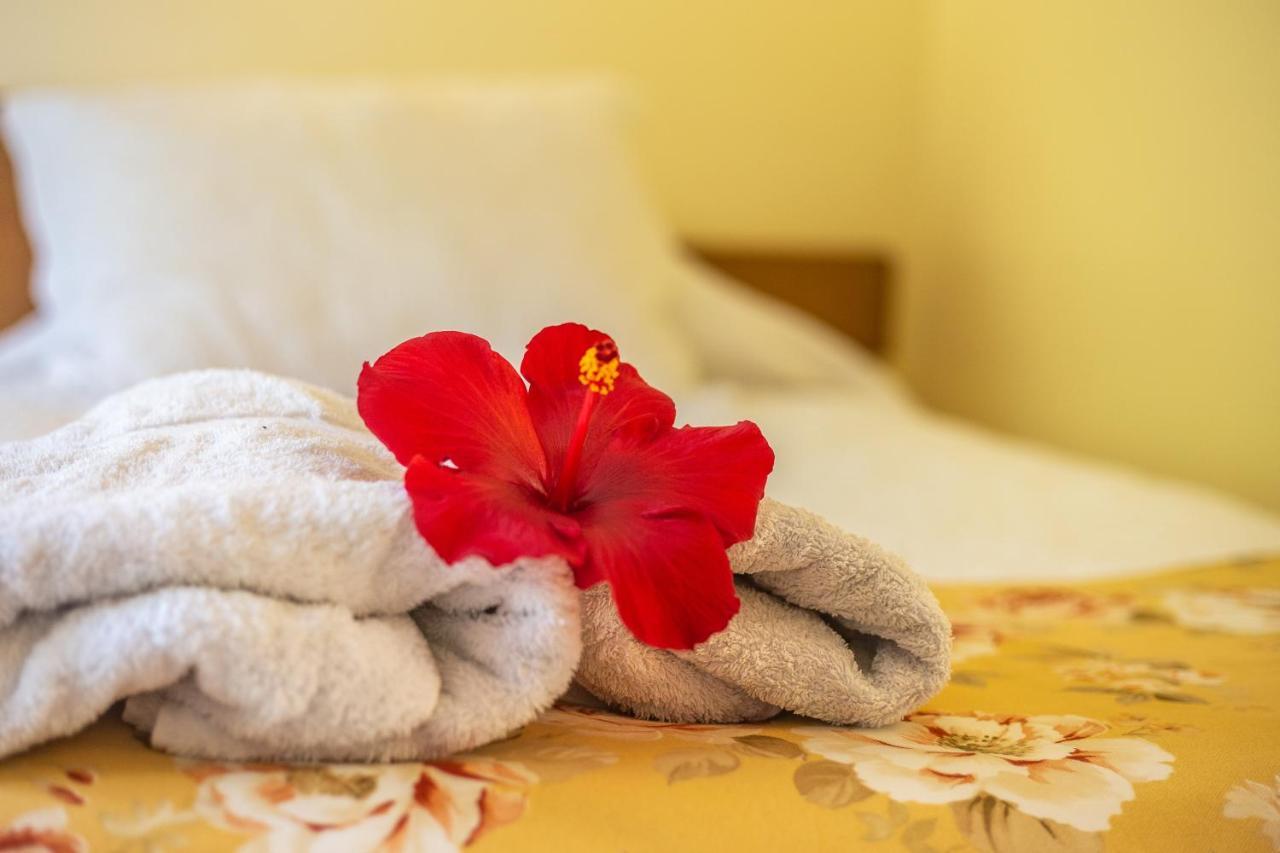 Hostal Uruhao Hanga Roa Kültér fotó